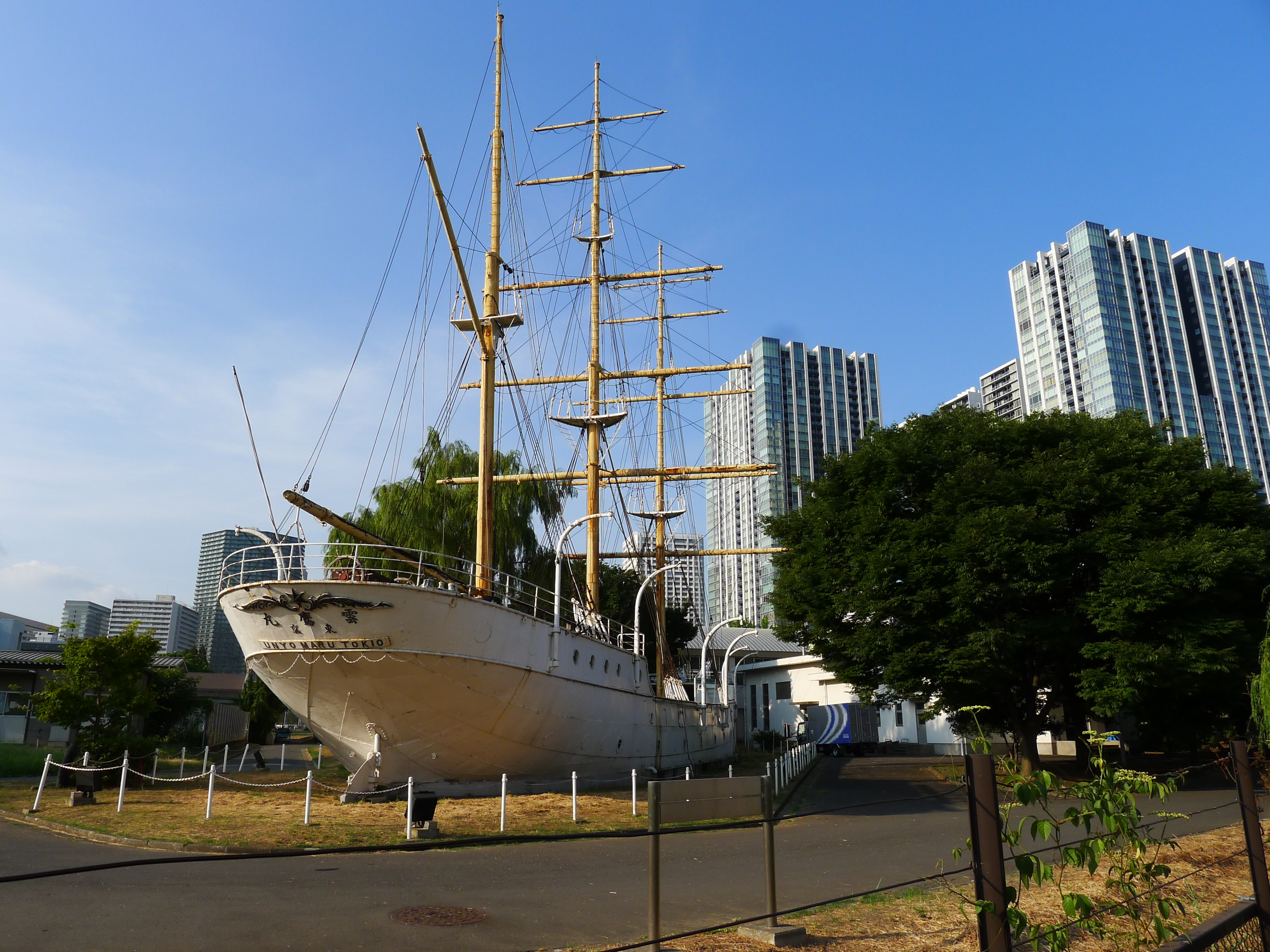 <b>ダイナミック<br>DMC-LX5 / 約3.8MB / 3,648×2,736 / 1/320秒 / F5.6 / 0EV / ISO80 / WB:オート / 5.1mm</b>