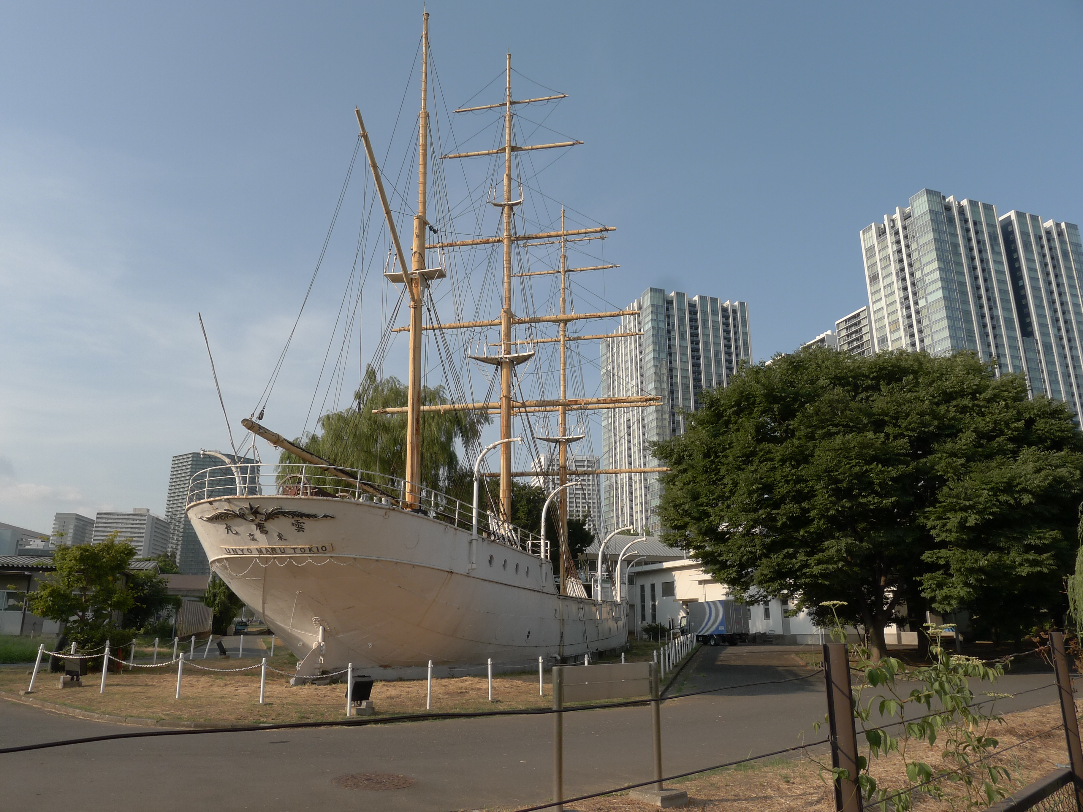 <b>ノスタルジック<br>DMC-LX5 / 約3.7MB / 3,648×2,736 / 1/320秒 / F5.6 / 0EV / ISO80 / WB:オート / 5.1mm</b>