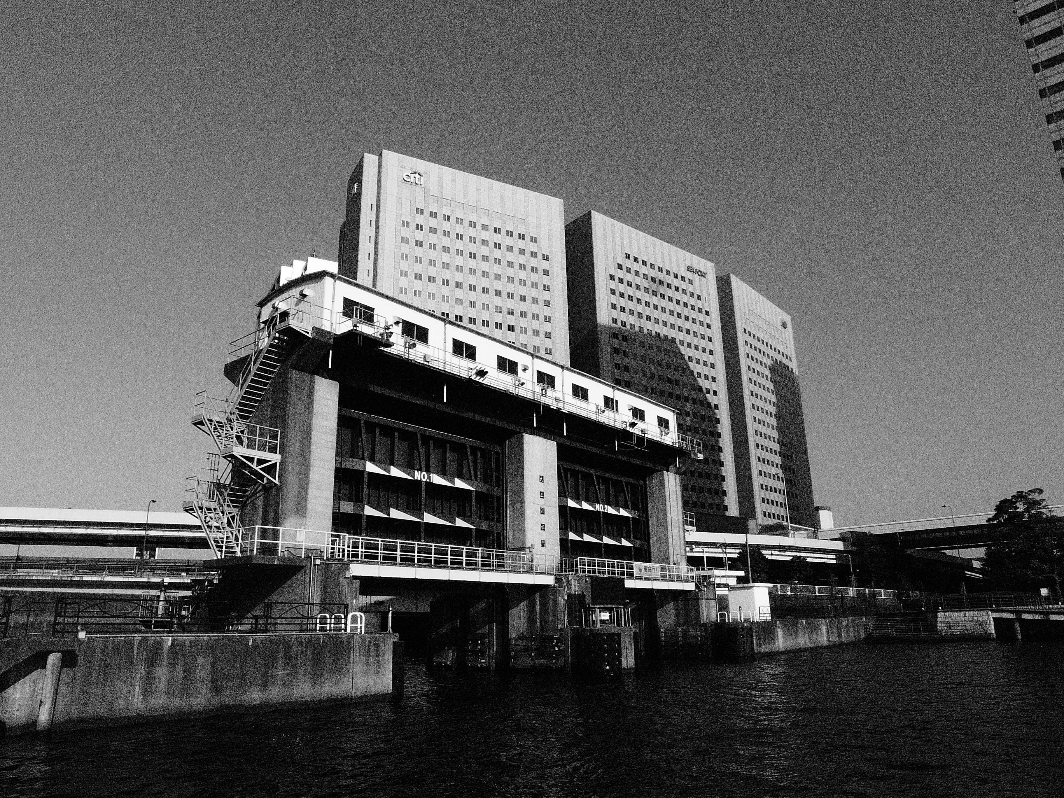 <b>サンドブラスト<br>DMC-LX5 / 約3.8MB / 3,648×2,736 / 1/4,000秒 / F8 / 0EV / ISO1600 / WB:オート / 5.1mm</b>