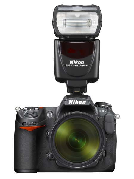 <b>D300sに装着したところ</b>