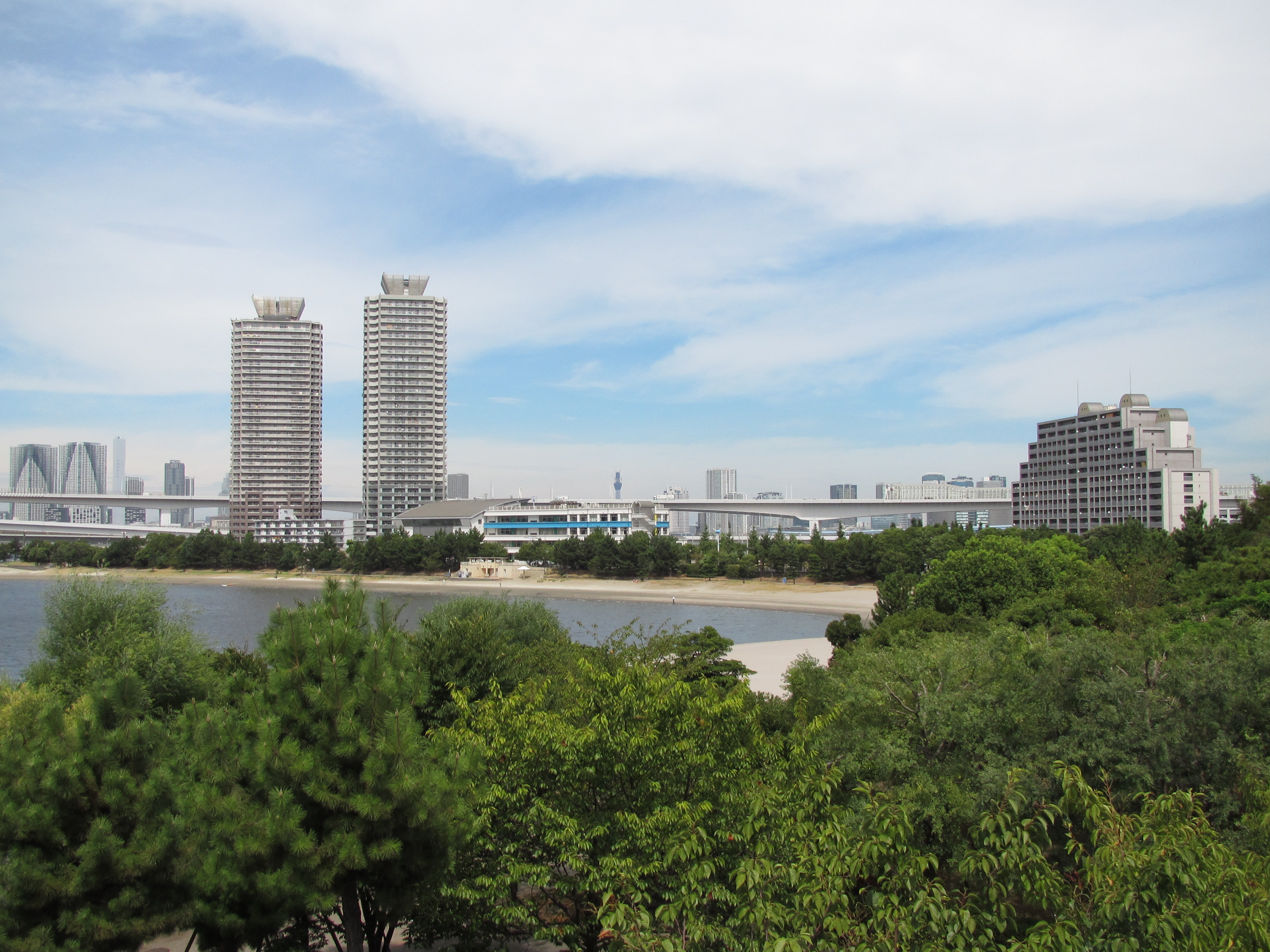 <b>広角端（36mm相当）<br>IXY 50S / 3,648×2,736 / 1/2,000秒 / F3.4 / 0EV / ISO125 / WB:太陽光</b>