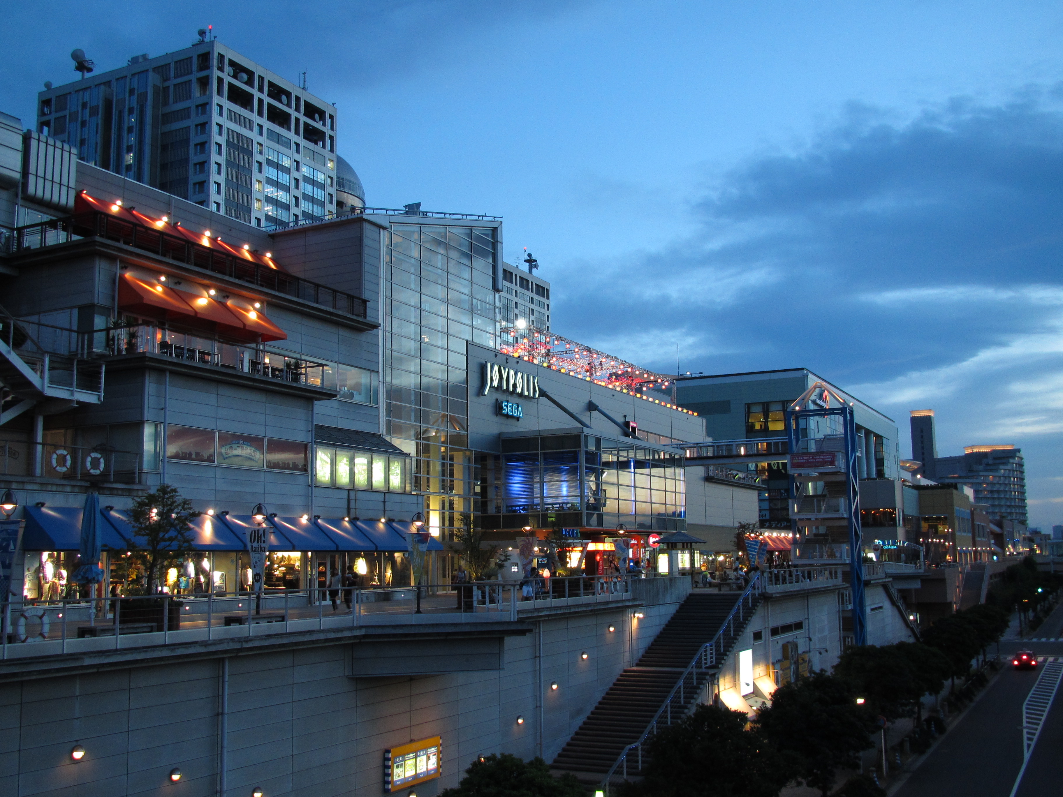 <b>ISO200<br>IXY 50S / 3,648×2,736 / 1/20秒 / F3.4 / -0.7EV / WB:太陽光 / 6.3mm（36mm相当）</b>