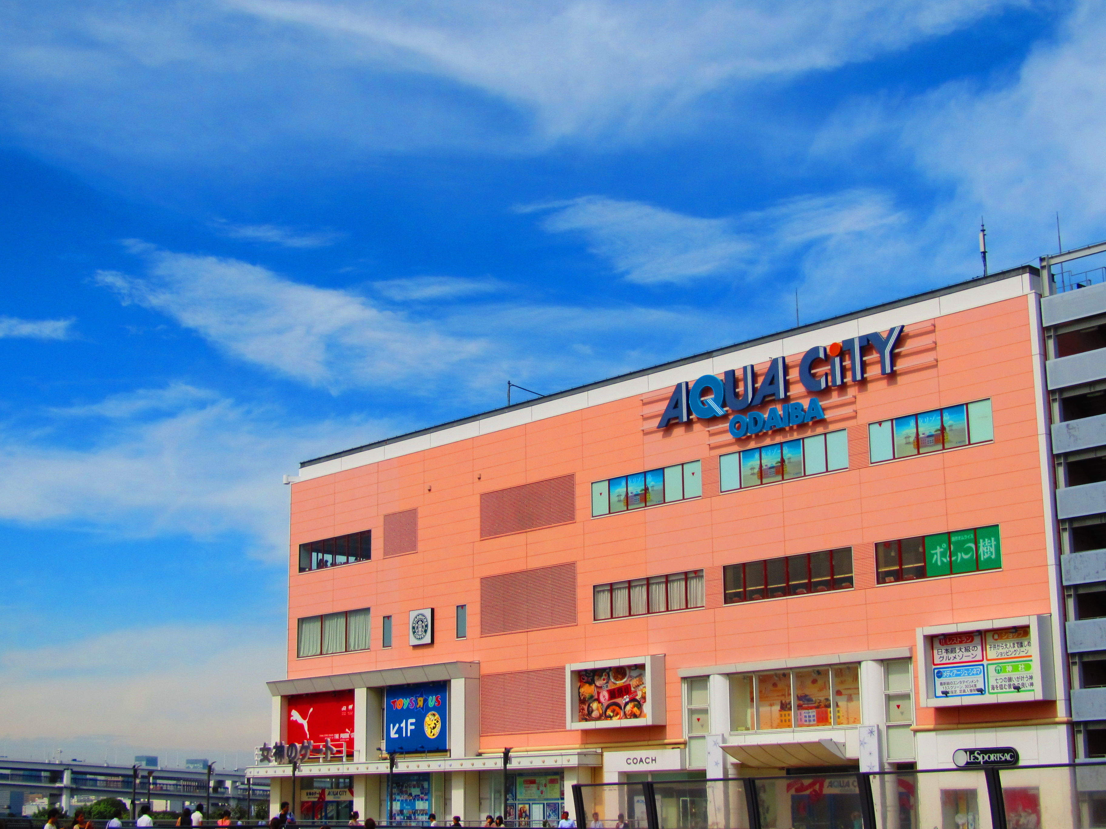 <b>極彩色<br>IXY 50S / 3,648×2,736 / 1/1,600秒 / F4.5 / 0EV / ISOオート（ISO125） / WB:オート / 9.4mm（54mm相当）</b>