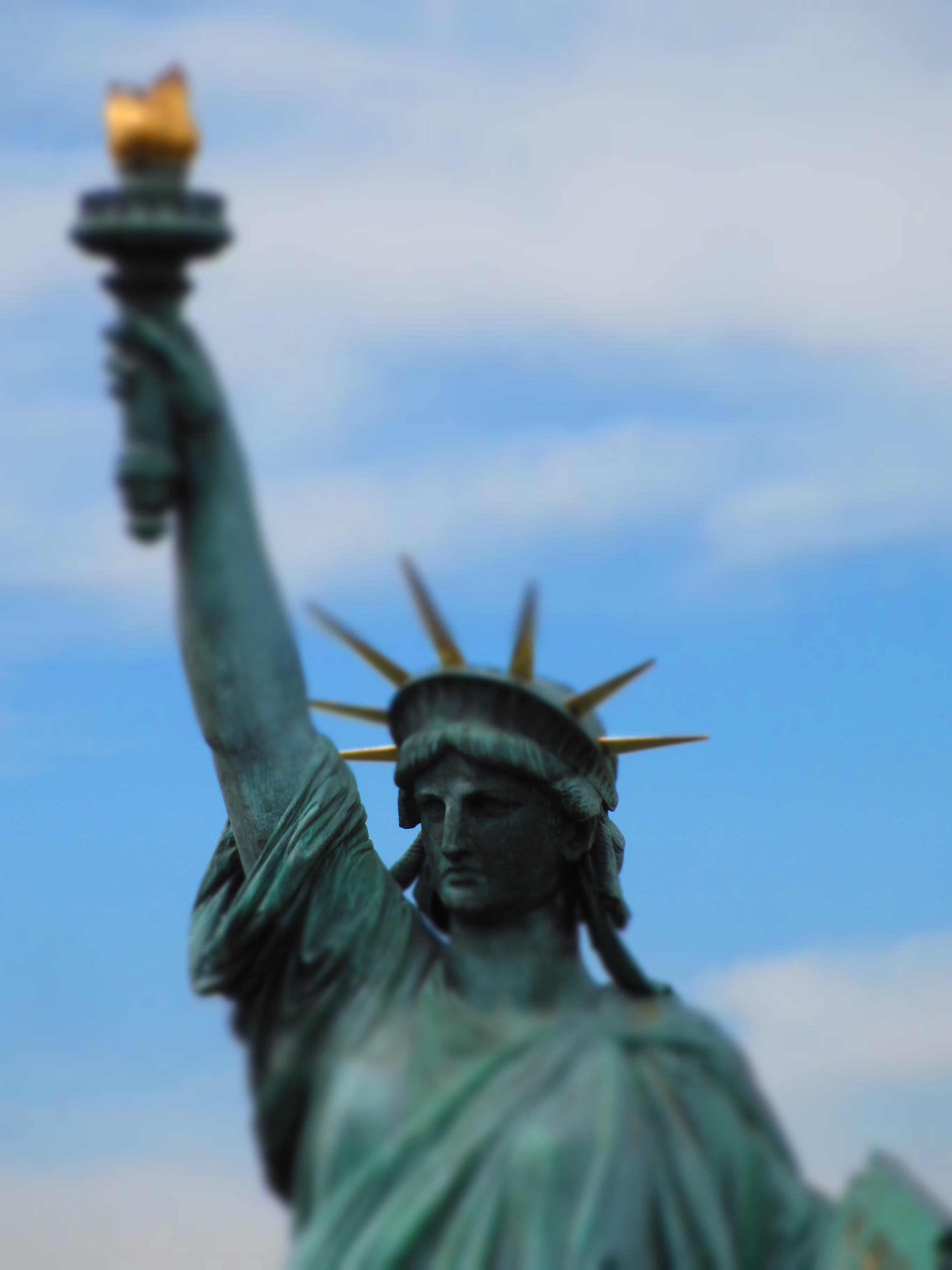 <b>「ジオラマ風」モードで撮影したカット。カメラの縦横に合わせてボカす向きも変えてくれるし、ボカさない部分は自分で選べる<br>IXY 50S / 3,648×2,736 / 1/800秒 / F5.6 / 0EV / ISOオート（ISO125） / WB:オート / 63mm（360mm相当）</b>