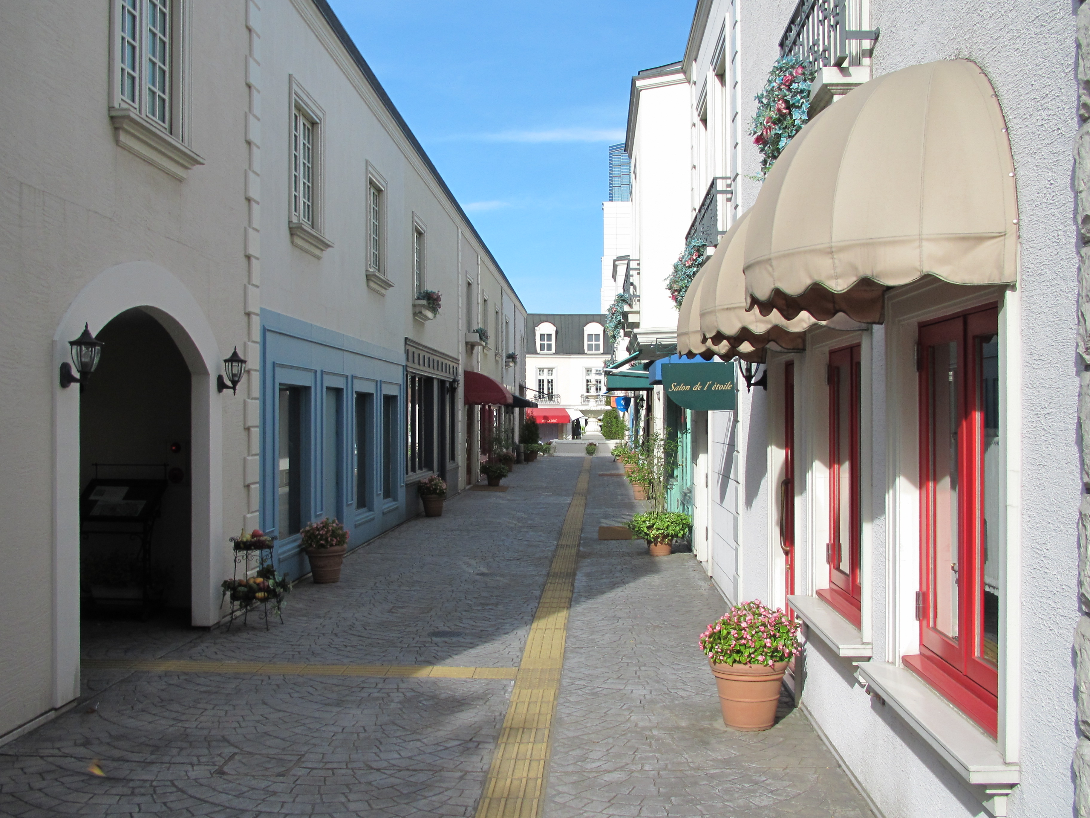 <b>暗部補正とダイナミックレンジ補正を行なう「i-コントラスト」。日陰の部分のトーンを持ち上げてくれる。ノイズもそんなに増えてない感じ<br>IXY 50S / 3,648×2,736 / 1/1,250秒 / F3.4 / 0EV / ISO125 / WB:オート / 6.3mm（36mm相当）</b>