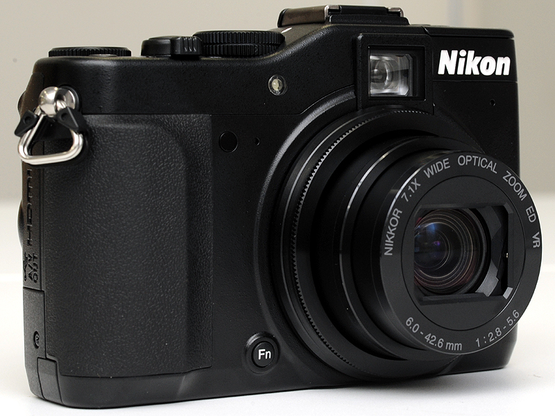 <b>COOLPIX P7000</b>