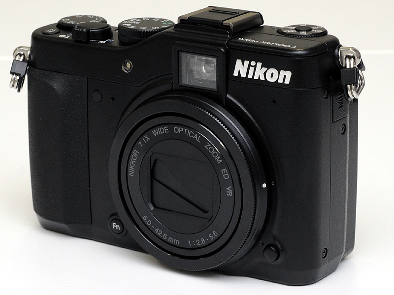 <b>COOLPIX P7000</b>