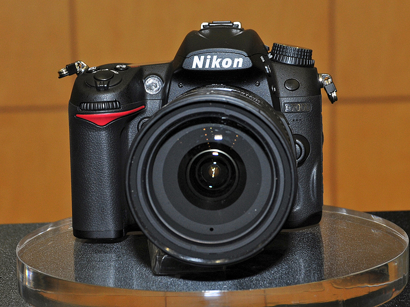 <b>D7000（レンズはAF-S DX NIKKOR 18-200mm F3.5-5.6 G ED VR II）</b>
