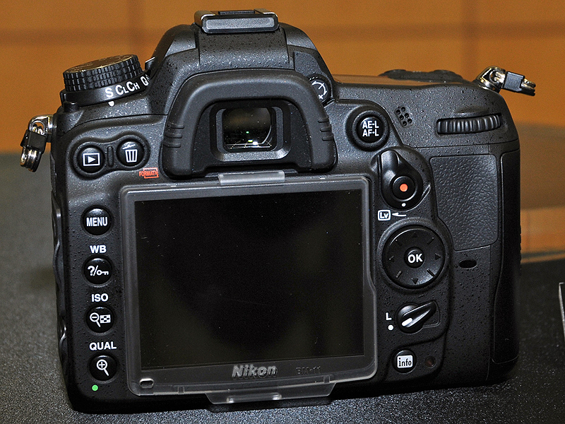 <b>D7000（レンズはAF-S DX NIKKOR 18-200mm F3.5-5.6 G ED VR II）</b>