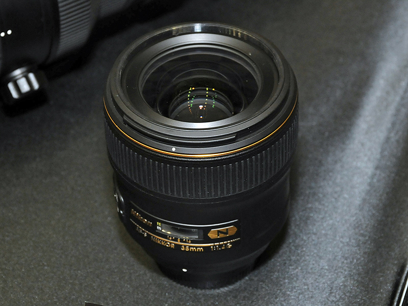 <b>AF-S NIKKOR 35mm F1.4 G。11月19日発売で、価格は24万1,500円</b>