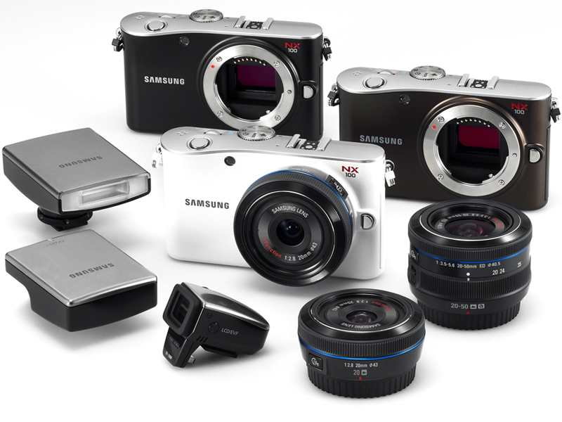 <b>NX100と同時発表の交換レンズおよびアクセサリー群</b>