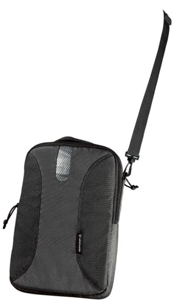 <b>ノートパソコン収納部を装備。インナーケースが付属する</b>