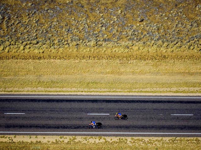 <b>hot competition (c) Simon Grimmett</b>