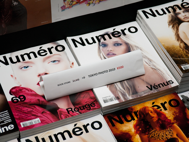 <b>写真集や写真雑誌といった販売物の中には、割引価格で購入できるものもある</b>