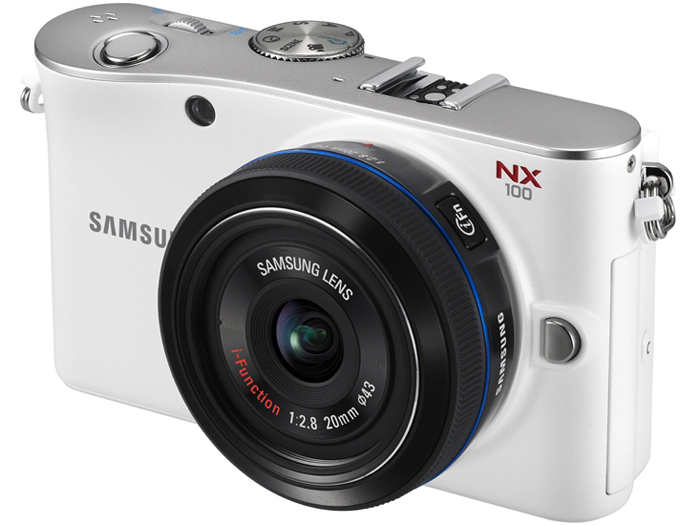 <b>サムスンのレンズ交換式デジタルカメラ最新モデルのNX100</b>