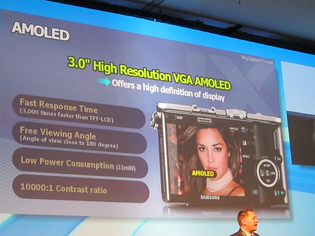 <b>3インチのAMOLEDディスプレイはVGA解像度で1万対1のコントラスト</b>