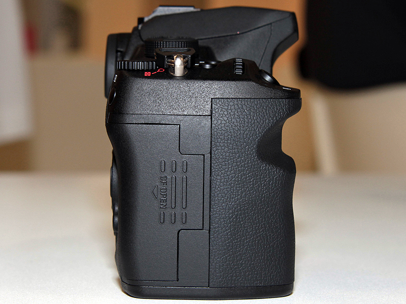 <b>ダイヤルの文字は従来プリントだったが、立体的の造形になった</b>