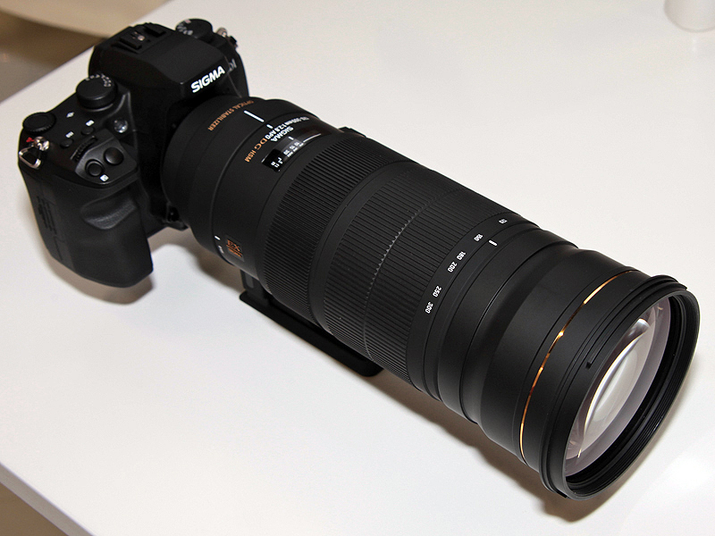 <b>APO 120-300mm F2.8 EX DG OS HSMをSD1に装着したところ</b>