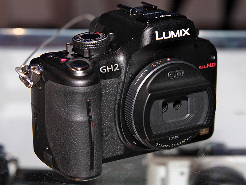 <b>DMC-GH2に装着したところ</b>