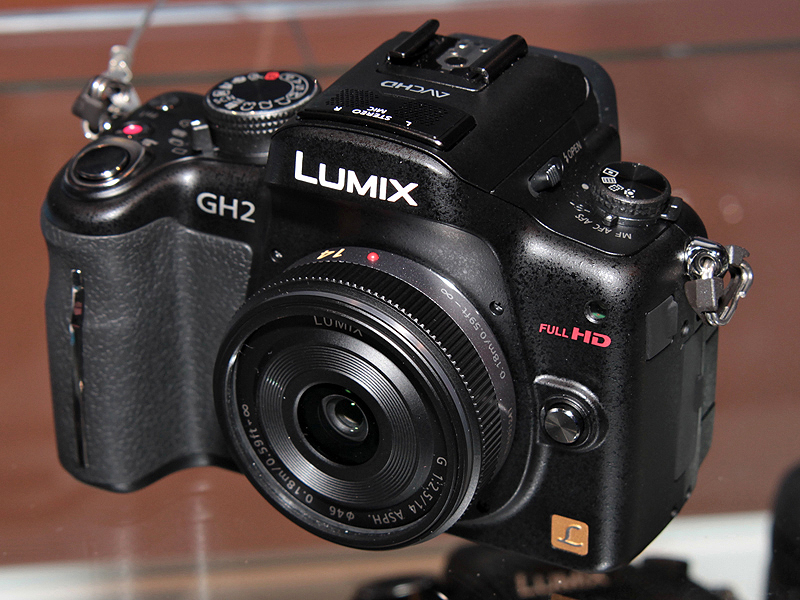 <b>DMC-GH2に装着したところ</b>