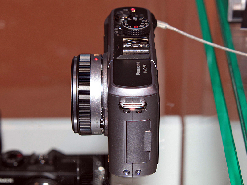 <b>DMC-GF1に装着したところ</b>