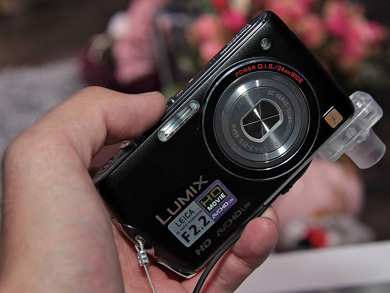 <b>LUMIX DMC-FX700と分解モデル</b>