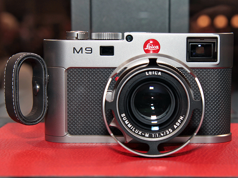 <b>チタンのズミルックスM f1.4/35mm ASPH.を装着したM9チタン</b>