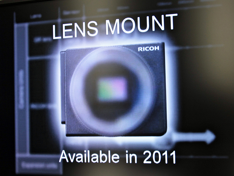 <b>レンズマウントユニットは2011年に登場予定</b>
