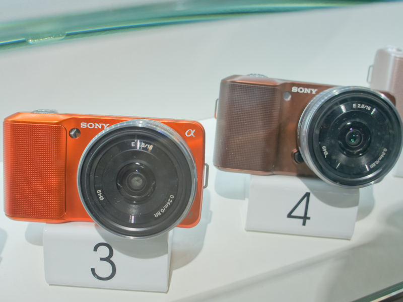 <b>こちらはNEX-3のカラーバリエーション</b>