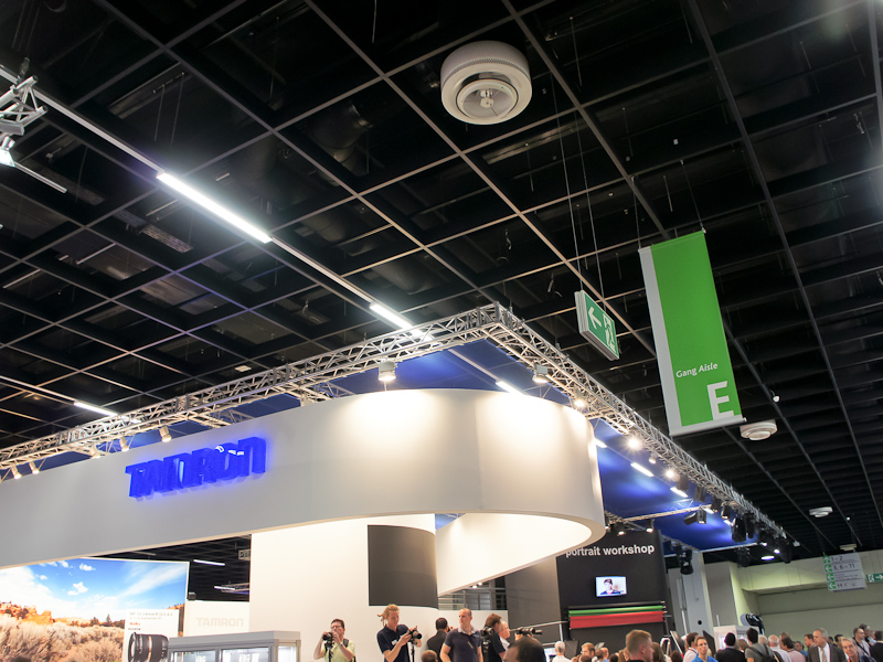 <b>タムロンブース</b>