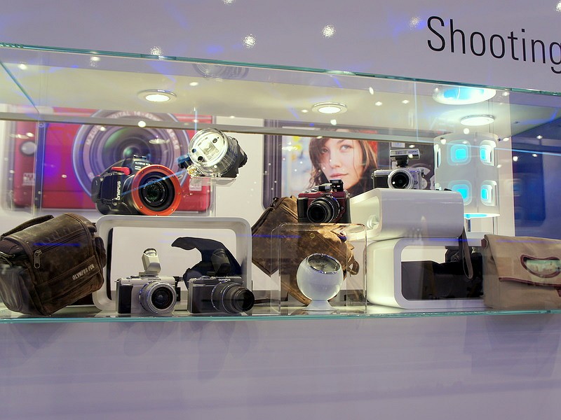 <b>ペンシリーズを取り巻くさまざまなオプションも同時に展示され、その世界観を表現していた</b>