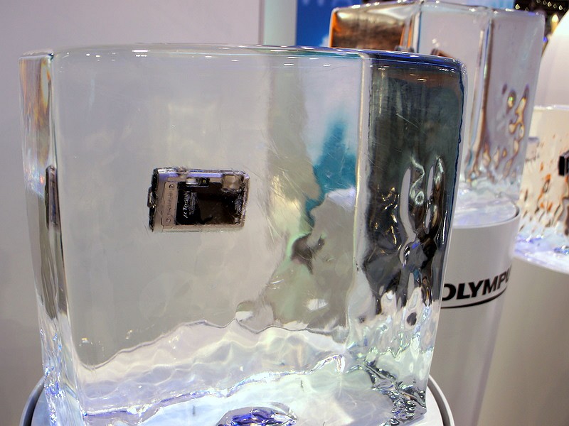 <b>恒例の氷づけ</b>