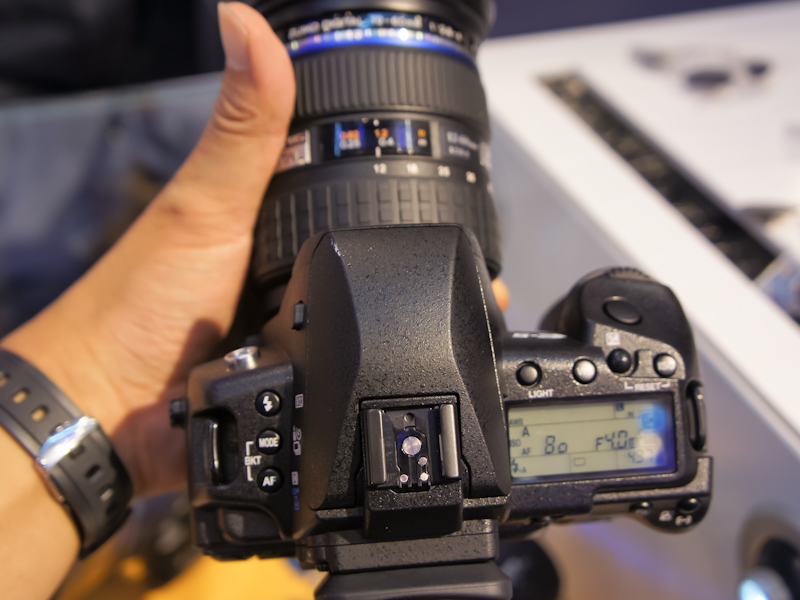 <b>本体上部の左側にあるMODEボタンからモード切替画面を呼び出して設定できる</b>