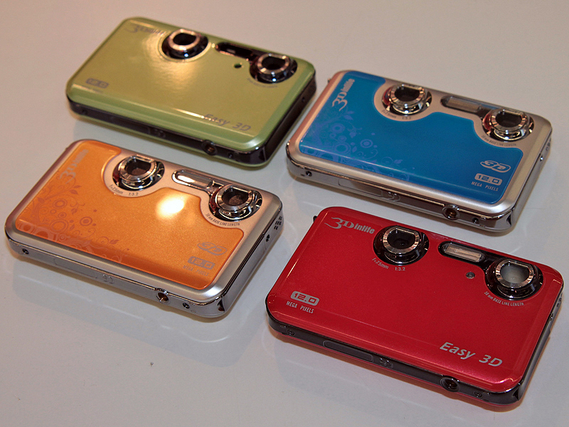 <b>この4色以外にもホワイト、ブラック、シルバーを用意する</b>