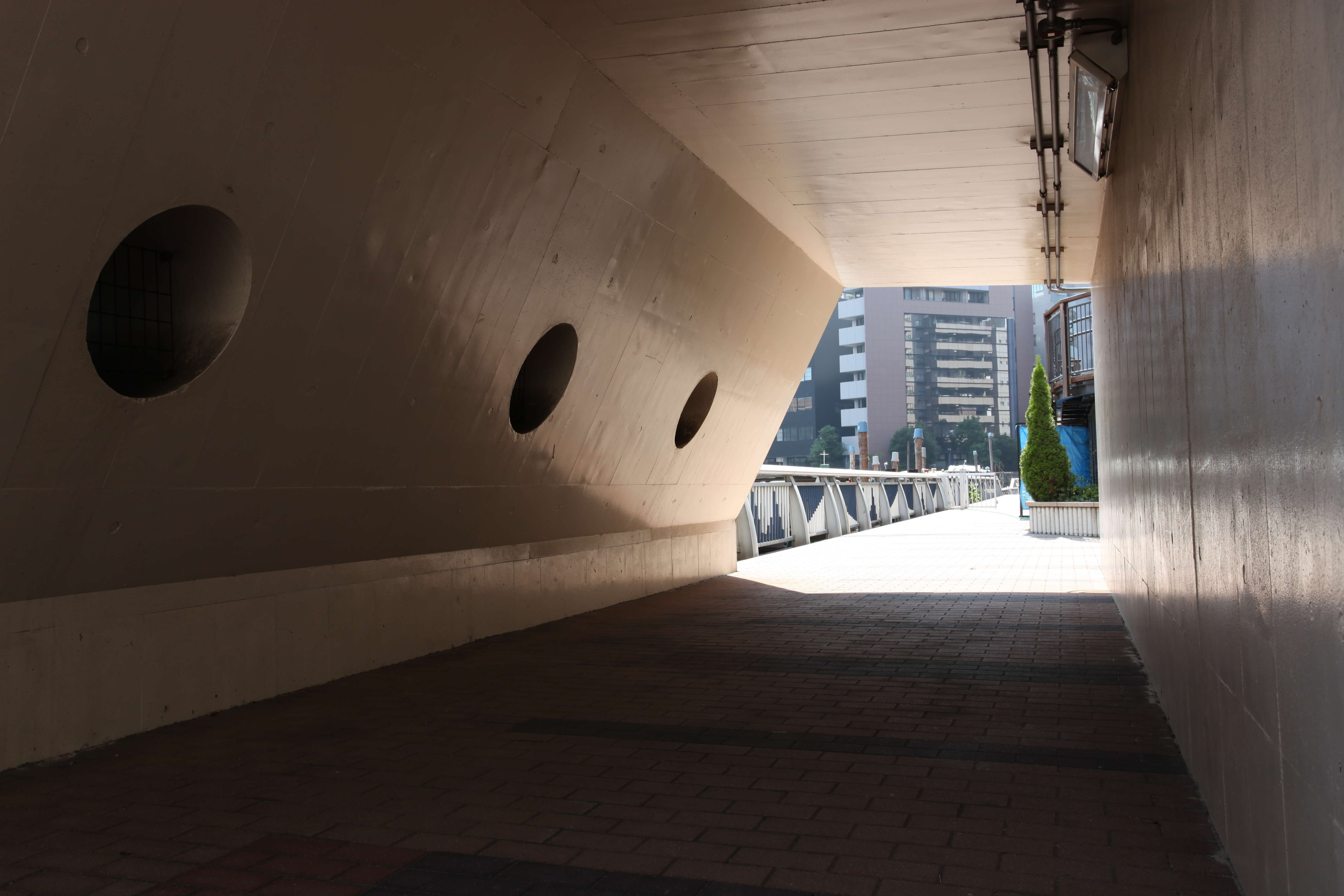 <b>EOS 5D Mark II / EF 17-40mm F4 L USM / 約5.0MB / 5,616×3,744 / 1/30秒 / F11 / 0EV / ISO100 / WB:オート / 29mm</b>