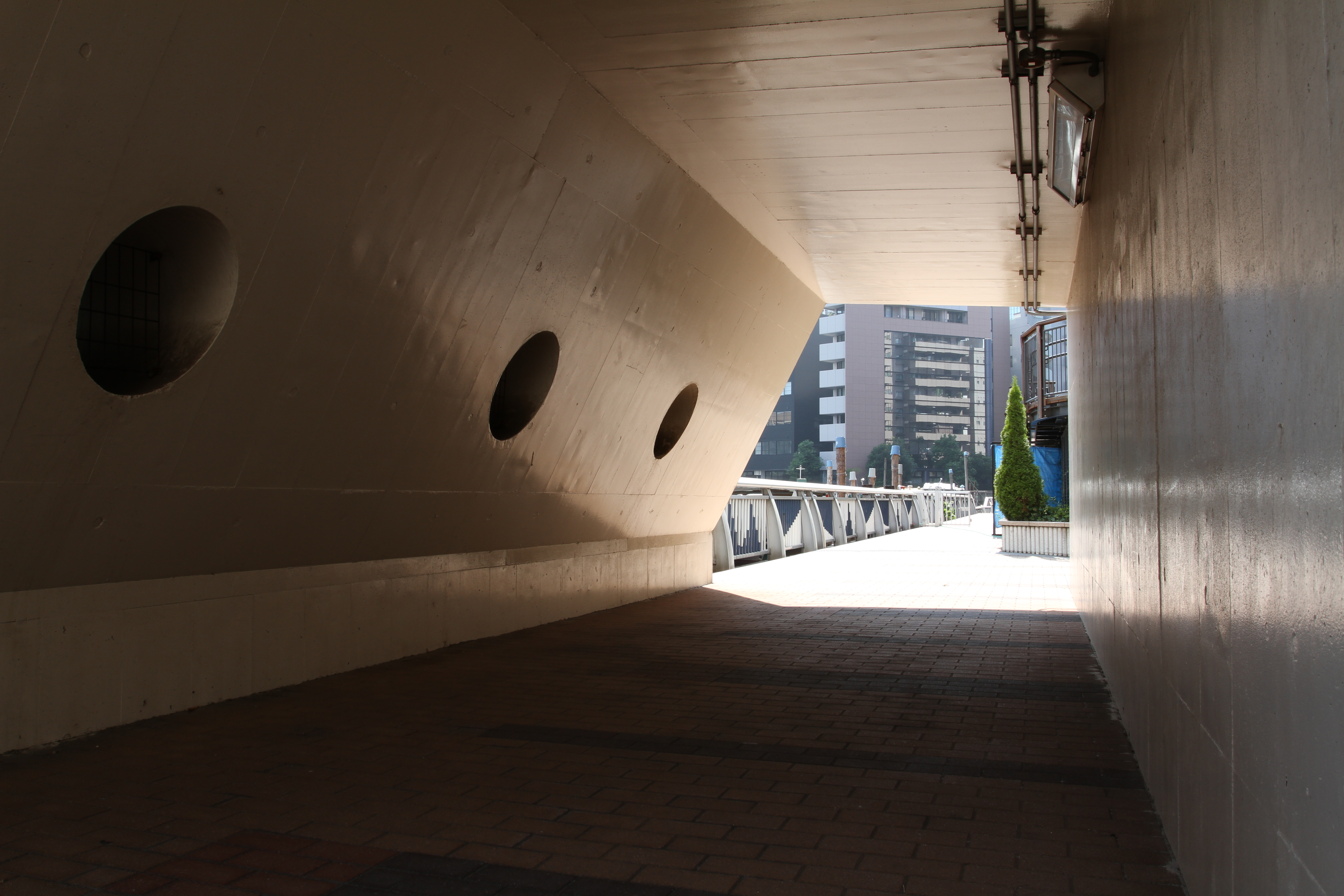 <b>EOS 7D / EF 17-40mm F4 L USM / 約5.0MB / 5,184×3,456 / 1/30秒 / F11 / +0.3EV / ISO100 / WB:オート / 17mm</b>