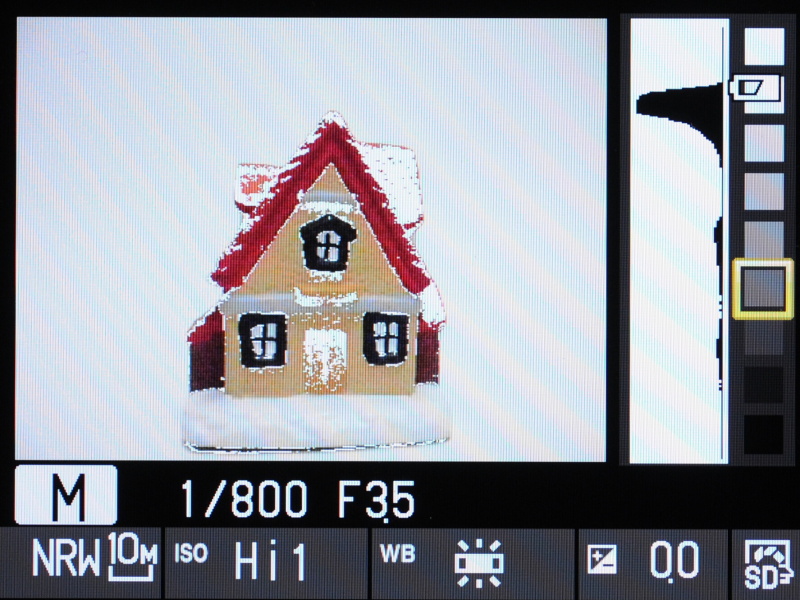 <b>露出を直感的に調整できるという「トーンレベルインフォメーション」機能の利用イメージ。画面の輝度を9段階に分けて表示し、特定の輝度ゾーンを点滅で知らせる</b>