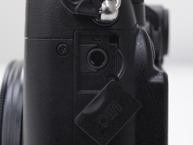 <b>外部マイク端子</b>