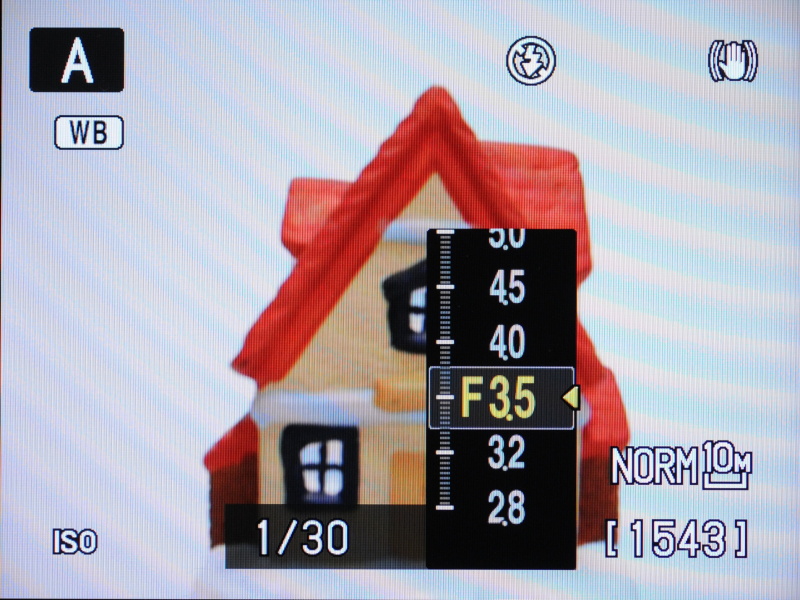 <b>Aモードの絞り値を設定している様子</b>