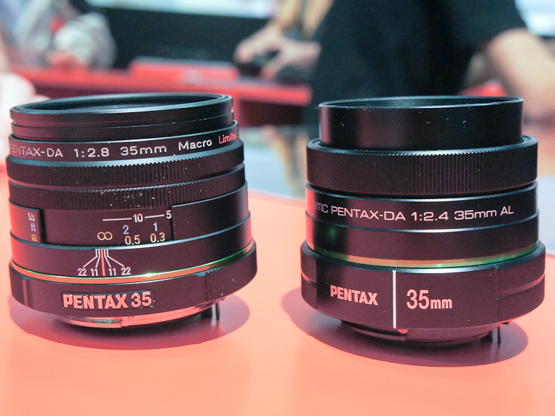 <b>同じ35mmレンズのDA 35mm F2.8 Macro Limited（左）と比較</b>