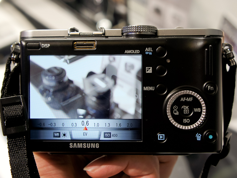 <b>iFnボタンを押したときの画面。これは露出補正。フォーカスリングだけでなく前後のダイヤルでも変更可能</b>