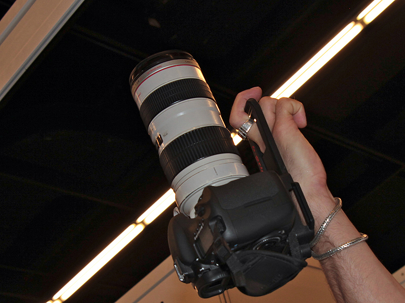 <b>フックなどに引っかけることも可能</b>