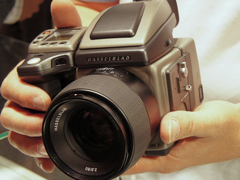 <b>H4Dシリーズ。ブースにはH4D-31はなく、シリーズの別モデルが自由に触れるようになっていた</b>