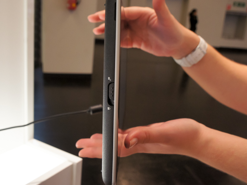 <b>逆サイドにはロックスイッチ</b>