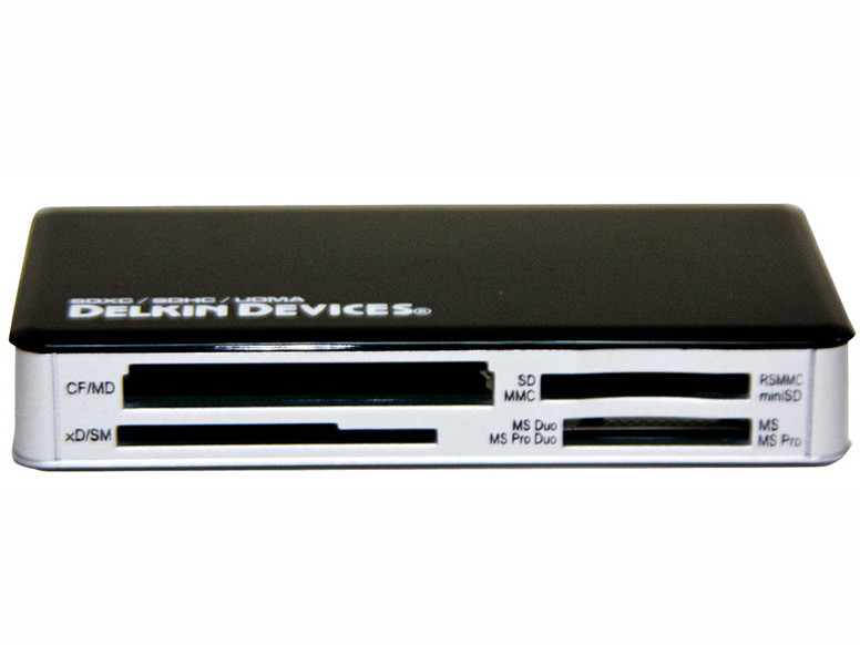 <b>正面に4つ、側面に1つのスロットを備える</b>