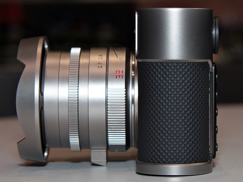 <b>同梱の「ズミルックスM f1.4/35mm ASPH.」を装着したところ</b>