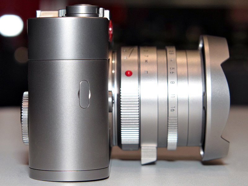 <b>同梱の「ズミルックスM f1.4/35mm ASPH.」を装着したところ</b>