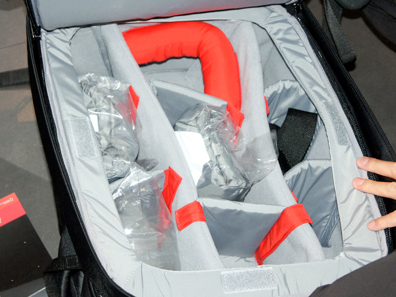 <b>縦型バッグの内部</b>