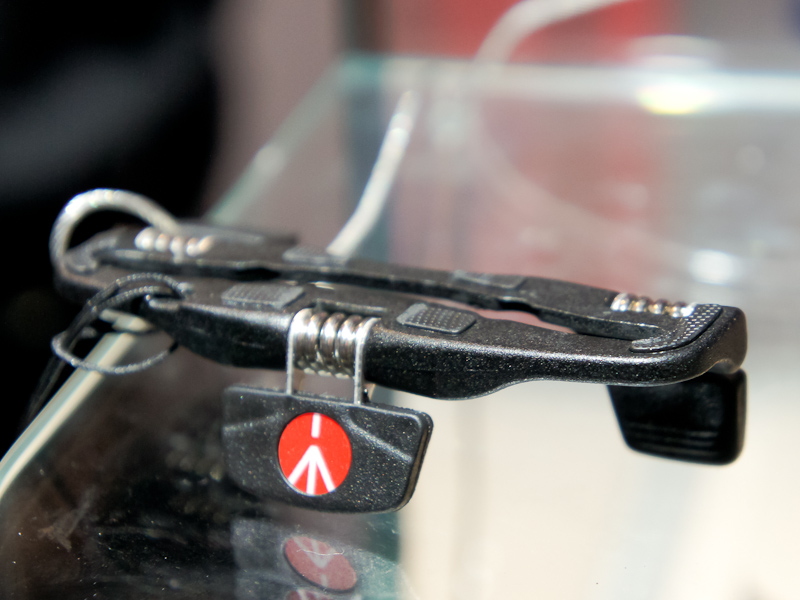 <b>薄型化するコンパクトデジカメにあわせてさらに小さくした</b>