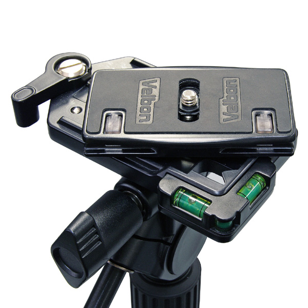 <b>クイックシューに2軸水準器を備える</b>